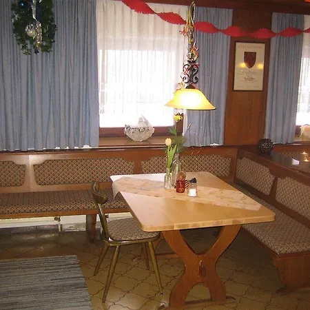 Denggenhof Oda ve Kahvaltı 3*