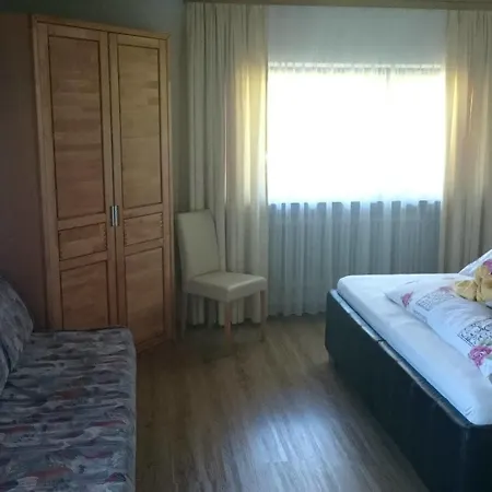 Denggenhof Oda ve Kahvaltı 3*