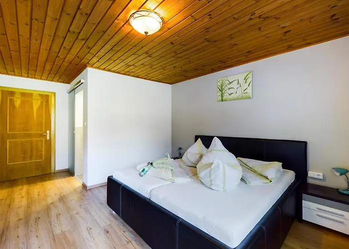 Denggenhof Bed and Breakfast 3*